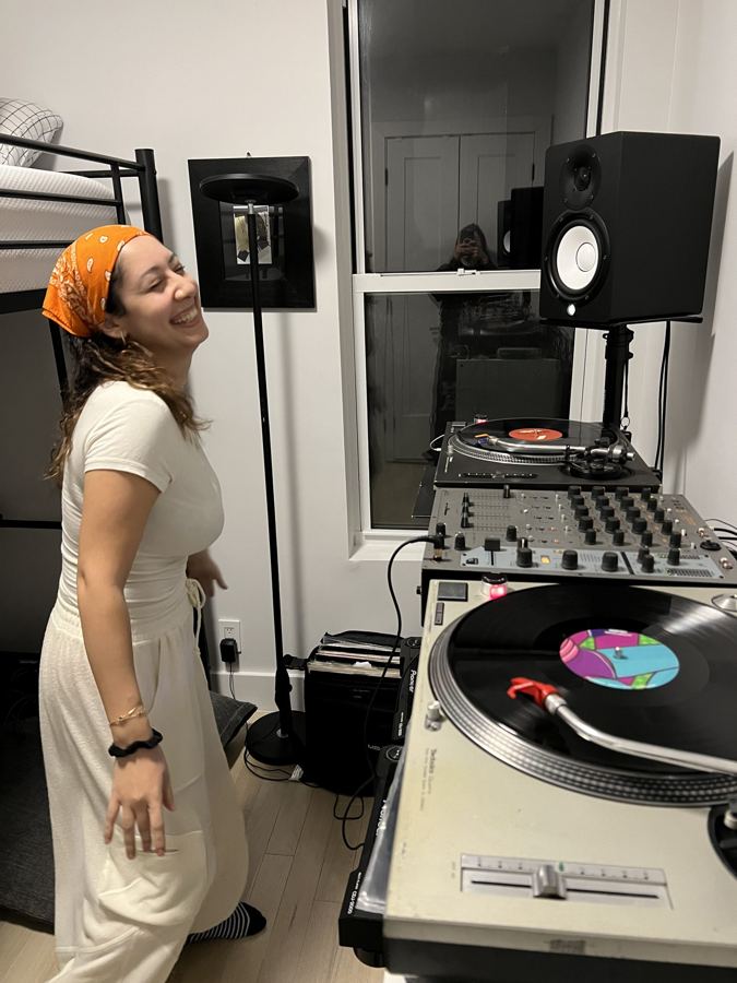 Student practicing on turntables in a Long Blend lesson
